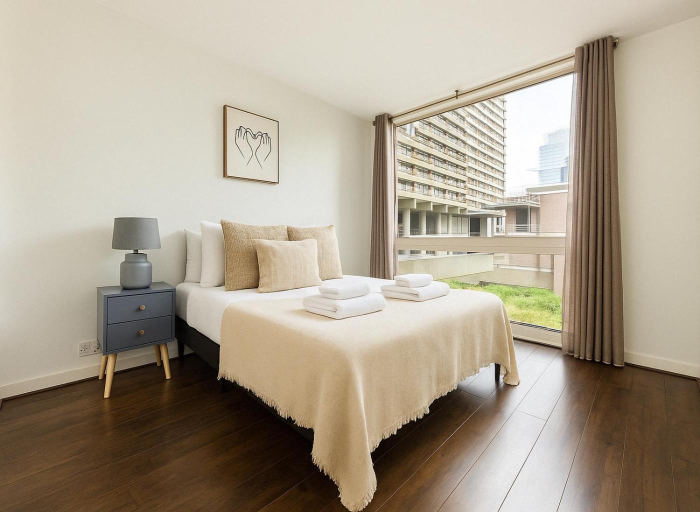 2 Bed Flat Near Barbican Centre * London