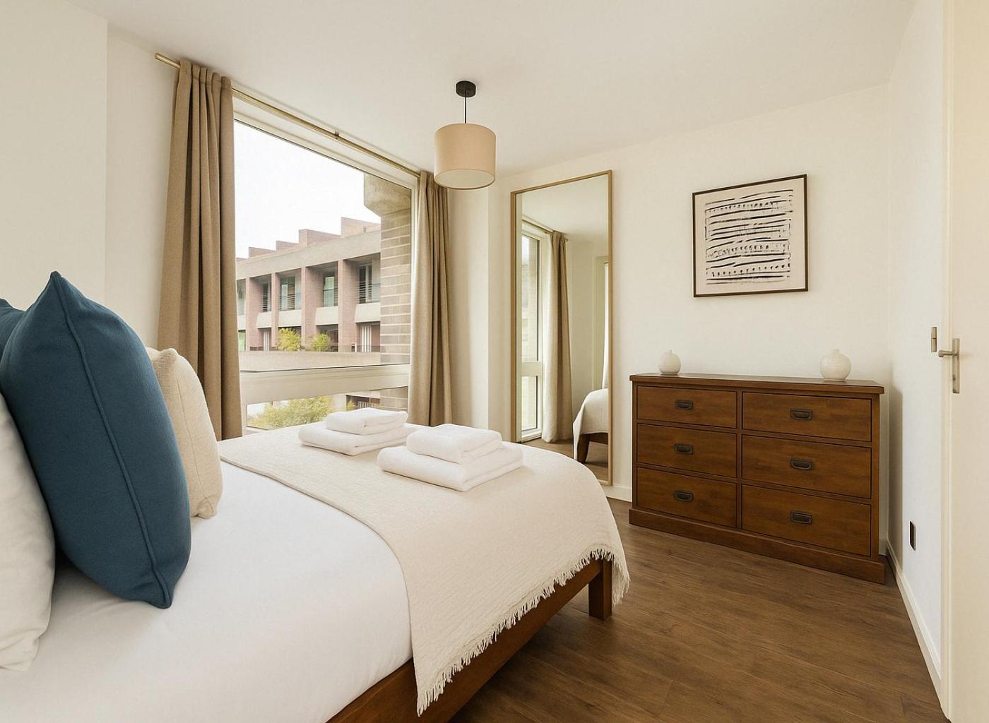 2 Bed Flat Near Barbican Centre Apartment London